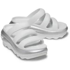 [크록스](대구신세계)메가 크러쉬 트리플 스트랩 메탈릭 실버 210459-1OQ