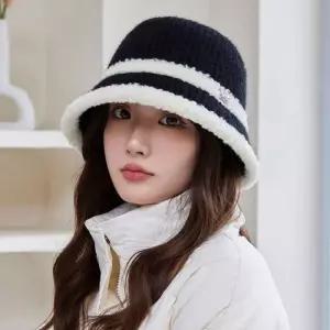 예쁜 배색 두줄 라인 포인트 겨울철 여성 니트 버킷햇