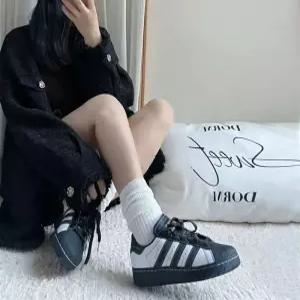 항공직배 아디다스 슈퍼스타 XLG 화이트 블랙 토 IE8409