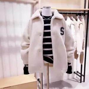 SI4JPF713_와펜장식 스탠카라 뽀글이  점퍼