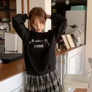 [다잇템] 여자 보온 그런지 박시핏 U넥 크로쉐 맨투맨