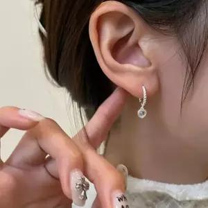 [다잇템] 여자 꼬임 링 모양 하트 오팔 귀걸이