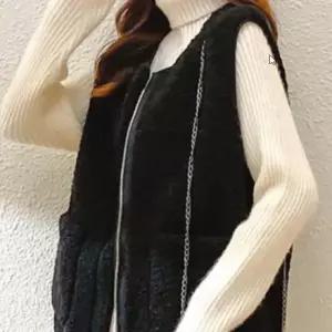 레이어드 뽀글이 베스트 겨울철 데일리 레이어드용으로 활용하기 좋은 라운드넥 퍼 조끼