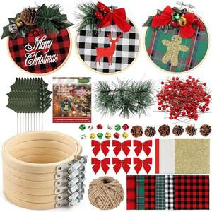 Pllieay 크리스마스 장식품 DIY 공예 키트 6팩, 격자무늬 원단, 대나무 후프, 미니 솔방울, 인공 소나무 바늘 및 장식용 작은 열매