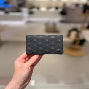 닥스핸드백 DBHO6E756BK 엠블 DD패턴 PVC 명함지갑