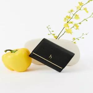 헤지스 액세서리 여성 25SS [스테디셀러] 블랙 로고장식 소가죽 반지갑 WIWA5E302BK