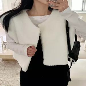 [하프클럽/퍼니걸스]레이어드 퍼 뽀글이 세미 크롭 베스트 9376 여성의류