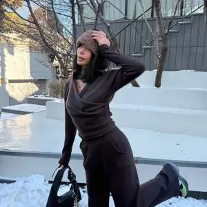 [옷자락]여자 랩 크롭 슬림핏 셔링 후드티 기모 일자바지 세트