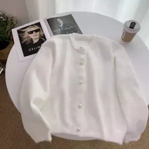 도톰 라운드넥 퍼 여성 가디건 보들보들 페미닌룩퍼 퍼자켓 한가디건 코디 가을 겨울 봄가디건 쇼핑몰