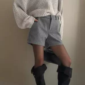 [하프클럽/]여성 겨울용 스판 페이크모직 3부 반바지 속밴딩 심플 디자인