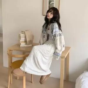 [다잇템] 여성용 레이스 꽃무늬 보온 바스락 신축 롱스커트