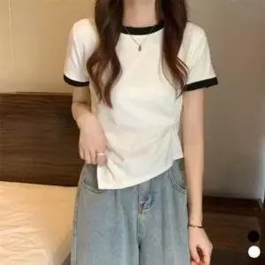 포인트컬러 대각선 밑부분 시즌 플리츠반소매 크루넥티