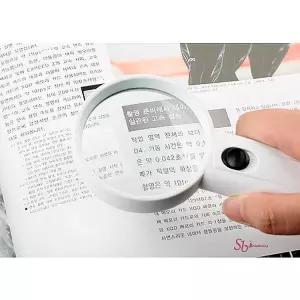 확대경 독서등 4배율 휴대용 65mm 확대기 고배율 led 거치대 조명 확대경 손잡이mno000