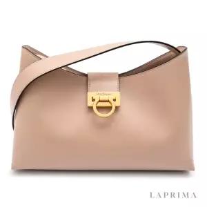 [롯데백화점]페라가모 라프리마 [FERRAGAMO] 페라가모 트리폴리오 숄더백 21-0926-AMARETTI 752655