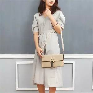 [셀러허브][라일리] Rly 골드컬러 럭셔리 핸들이쁜클러치백 우아한 여성손가방 (S9520556)