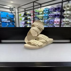 [크록스] 크록스 브루클린 버클 로우 슬라이드 211215-0LH 샌드스톤 아이보리 버클 슬리퍼