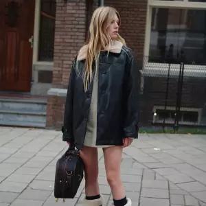 [롯데백화점]온앤온 퍼카라 레더 하프 구스 다운 NEP5WMA10_10