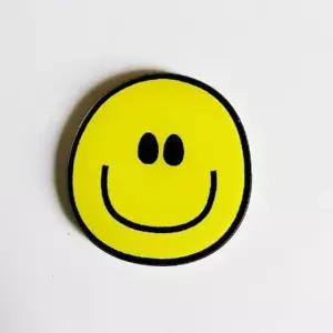 웃는 데이지 브로치 가방꾸미기 캐릭터브로치 캐릭터뱃지 브롯치