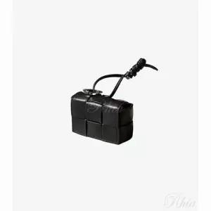 [보테가베네타]카세트백 에어팟 케이스 온 스트랩 다크 그린 파파야 150354265