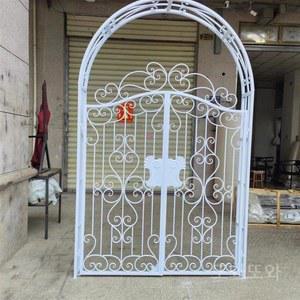뒤뜰 스타일 안뜰 엔틱 낮은 맞춤제작 아치형 유럽풍 1 철문