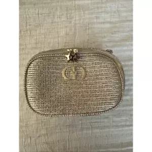 디올 파우치 2025 홀리데이 컬렉션