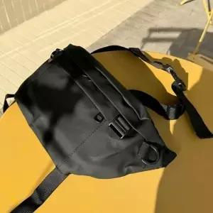 남성 패션 캐주얼 힙색 가방 편안함과 실용성을 겸비한 데일리 조절 가능 스트랩 넉넉한 수납