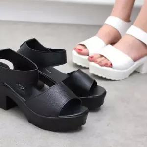 여자여름샌들 2컬러 1P 통굽 하이힐 여성 스트랩 샌달