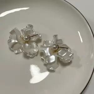 여자 하객룩 진주 플라워 셀프웨딩 꽃송이 귀걸이