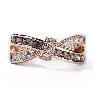 Jeulia 여성 반지 세련 심플 크로스 리본 실버 링 큐빅 지르코니아 금속 알레르기 대응 결혼 약혼반지 큰