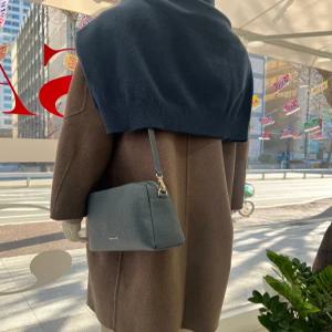 [올리비아로렌창원중앙점] 여성 천연가죽 크로스백 핸드백vycub6x1331