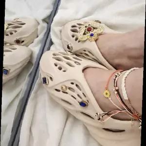 젤리 샌들 보석 참 장식 여름 신발 홀 디자인 캐주얼 슬리퍼 발목 체인 액세서리