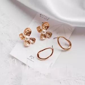 [4개 1세트] 메탈 플라워 귀걸이