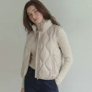 [하프클럽/스테이씨]라운드퀼팅다운베스트 (MMA4VT16)