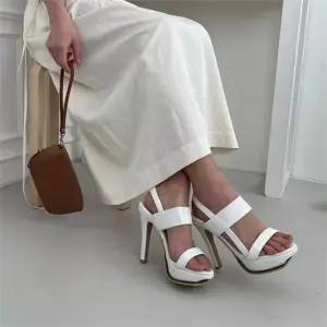 [오노마] ONM 애나멜 스트랩 샌들구두 하이힐 가보시굽 킬힐 데일리 (S8752815)