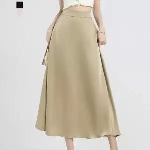 [퀸이즈] 미니크 뒷밴딩 솔리드 실크 롱 스커트