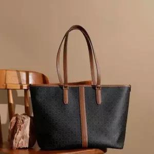 [롯데백화점]닥스 액세서리 (선물포장) 브라운 바넷 DD패턴 가죽배색 쇼퍼백 (DCBA5E869W3)