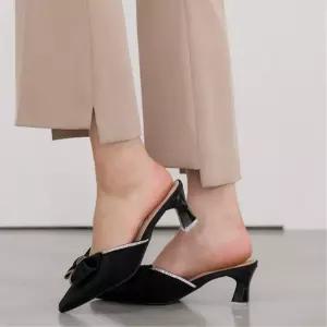 여성용 블랙 베이지 리본 포인트 뮬 샌들