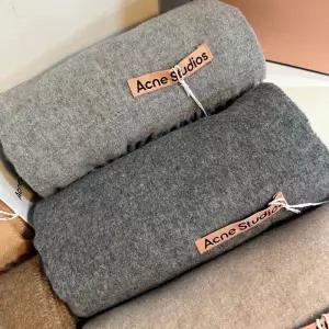 아크네스튜디오 목도리 머플러 네로우 그레이멜란지