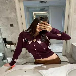 빨간색 니트티 니트 빨강 빨간 크리스마스 레트로 복고풍 엔틱 다이아몬드 체크 가디건 카디건 여성 2025