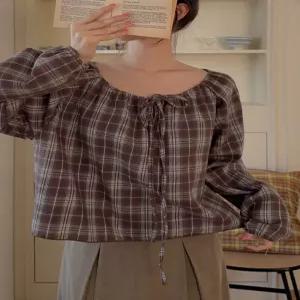 [엘루이즈][엘루이즈] [국내제작] 모슈하 기모 리본 셔링 오프숄더 체크 블라우스(2color)