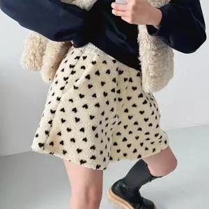 [삐까삐까]귀여운 하트 패턴 양털 숏팬츠 3부 겨울 뽀글이 밴딩 반바지 덤블 A라인 데일리룩_P413638504