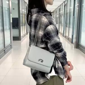 가죽 체인끈숄더백 (WFJ65W8)