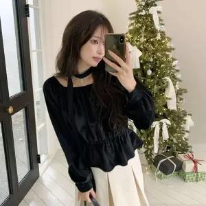 [하프클럽/]여자 연말 데이트룩 벨벳 리본 크롭 블라우스