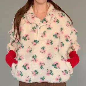 [다잇템] 여성 콘트라스트 꽃무늬 폴라넥 패턴 털맨투맨_24013956_588872