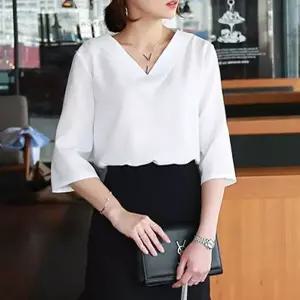 [하프클럽/]얇은 봄여름 7부 브이넥 블라우스 오피스룩 치마 코디