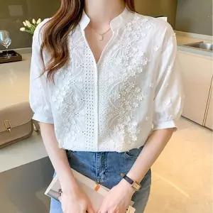 [하프클럽/]여성 펀칭 차이나카라 브이넥 자수 블라우스 셔츠