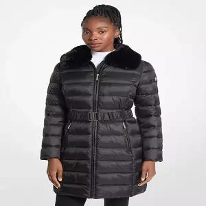 [정가 610000원] 팩커블 퀼티드 퍼 후드 코트 77B6597M421