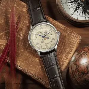 오리엔트 밤비노 썬앤문 남성 가죽 손목시계 RN-AK0803Y