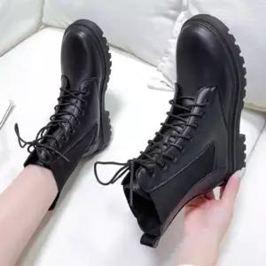 시크블랙 통굽 레이스업 여성 워커 부츠 캐주얼화