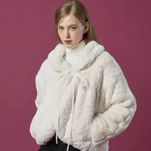 [KOLEAT][밍크 ver.] 오버핏 크롭 리본 누빔 무스탕 자켓 [Ivory] 비건 퍼 ver.